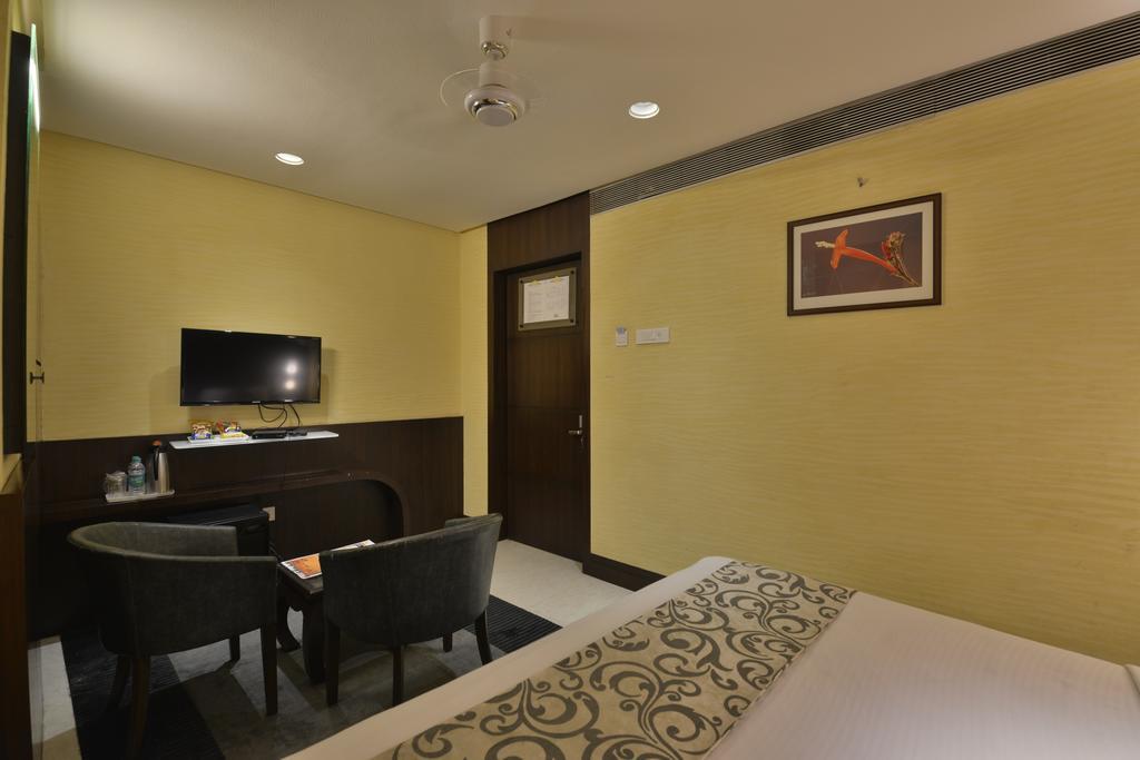 Hotel The Golden Oak à Rāipur Extérieur photo