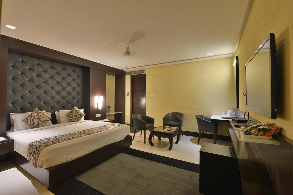 Hotel The Golden Oak à Rāipur Extérieur photo
