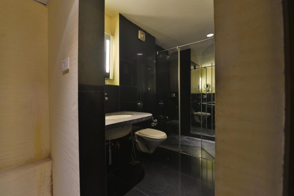 Hotel The Golden Oak à Rāipur Extérieur photo