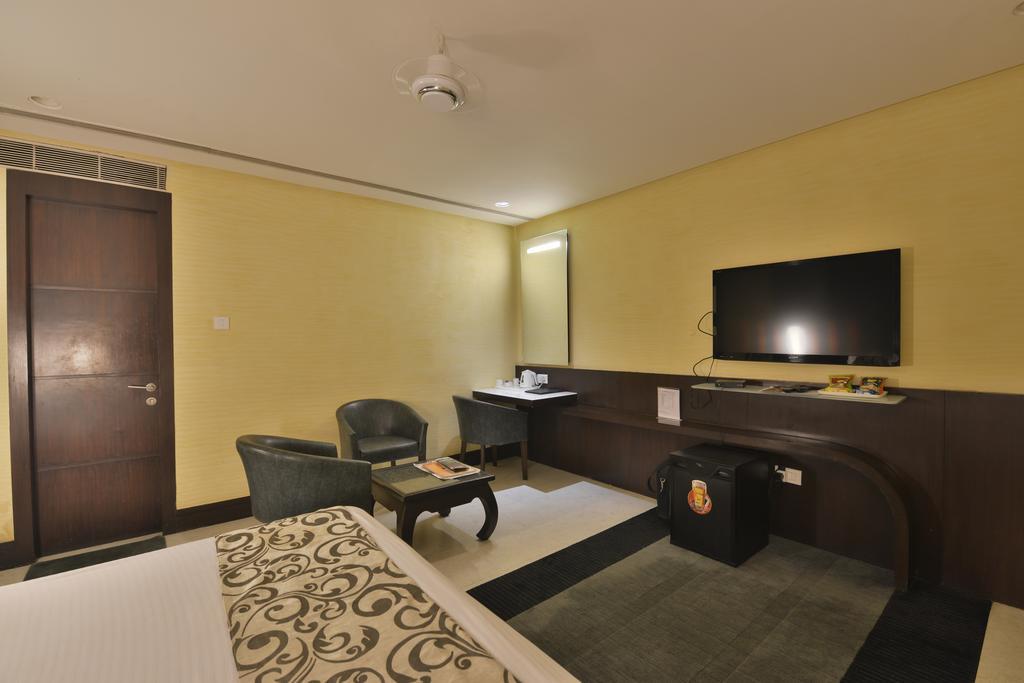 Hotel The Golden Oak à Rāipur Extérieur photo