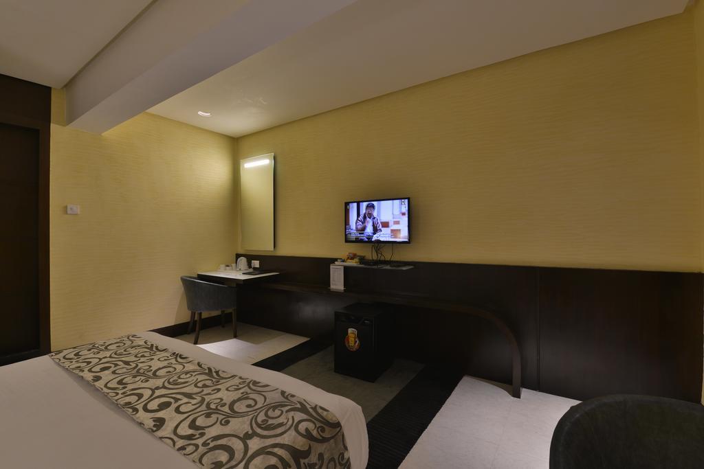 Hotel The Golden Oak à Rāipur Extérieur photo