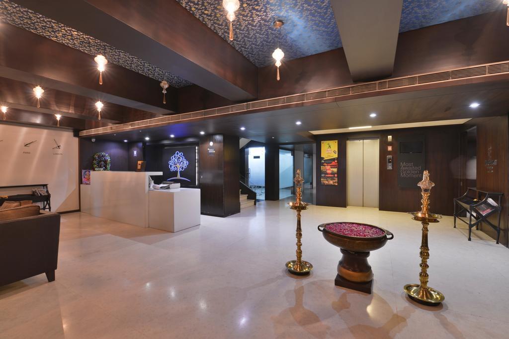 Hotel The Golden Oak à Rāipur Extérieur photo