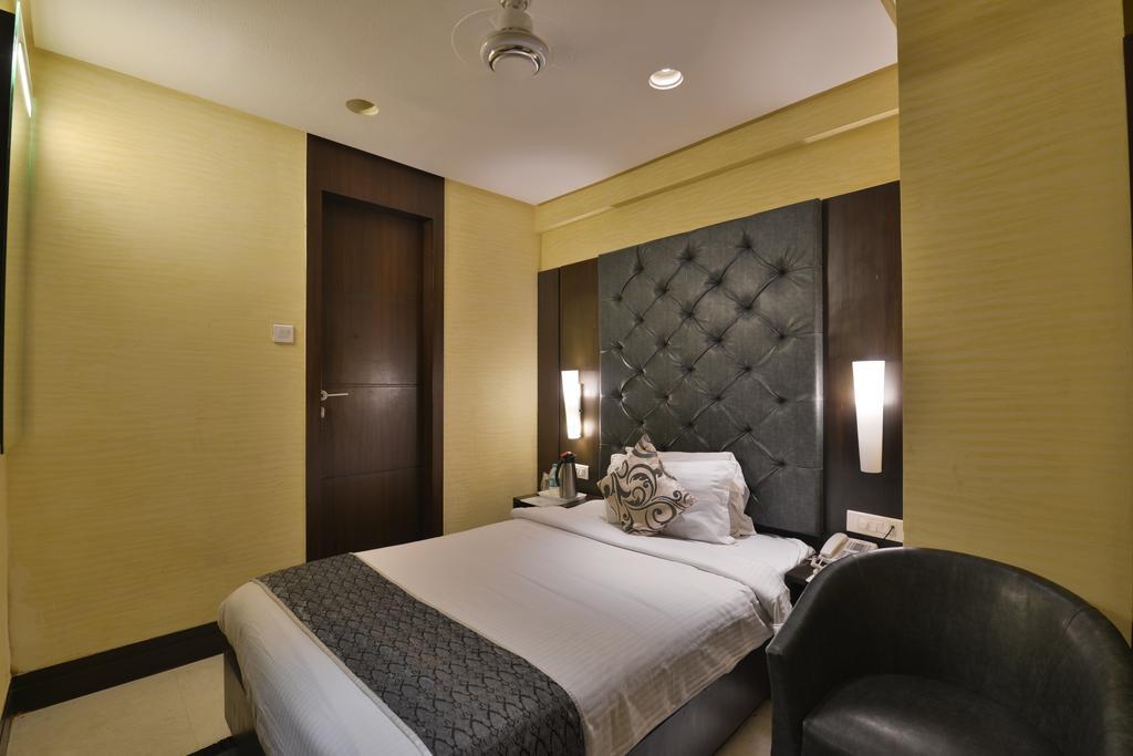 Hotel The Golden Oak à Rāipur Chambre photo