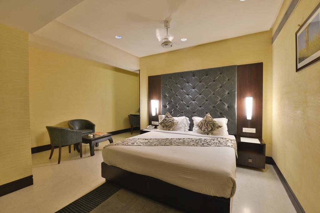 Hotel The Golden Oak à Rāipur Extérieur photo