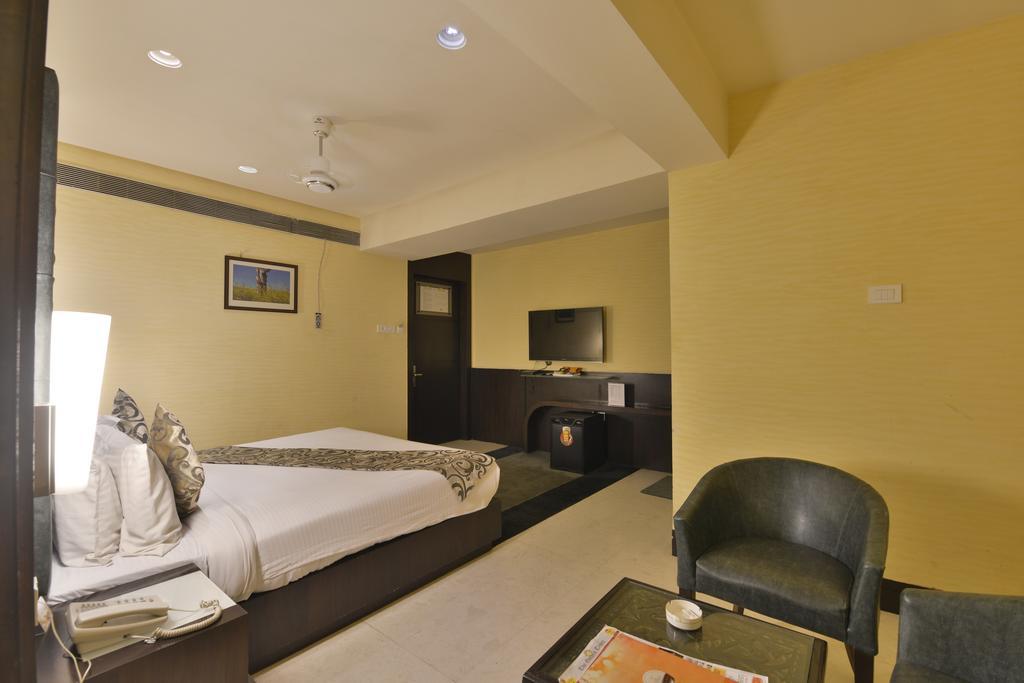 Hotel The Golden Oak à Rāipur Extérieur photo