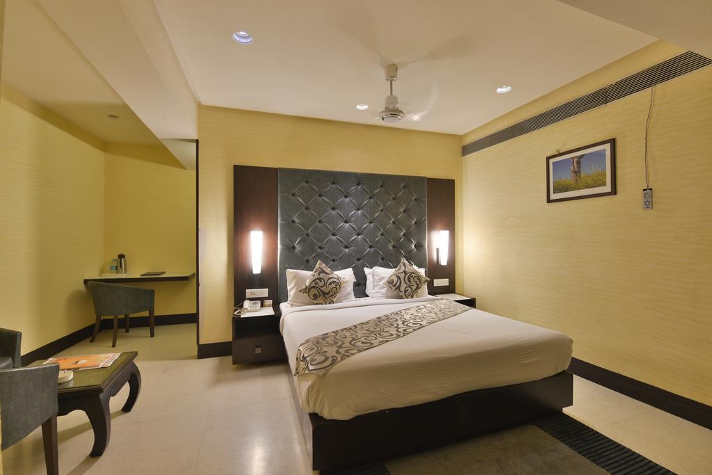 Hotel The Golden Oak à Rāipur Extérieur photo